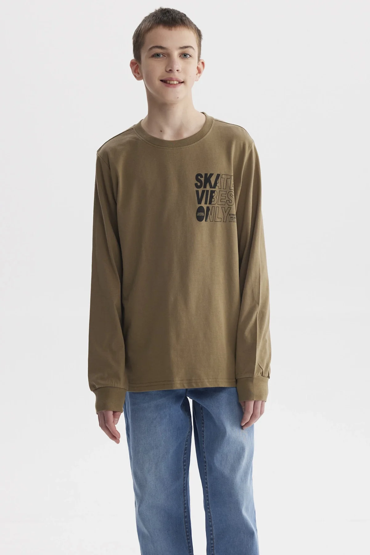 Polera Niño Teen Print Con Puño Verde Militar